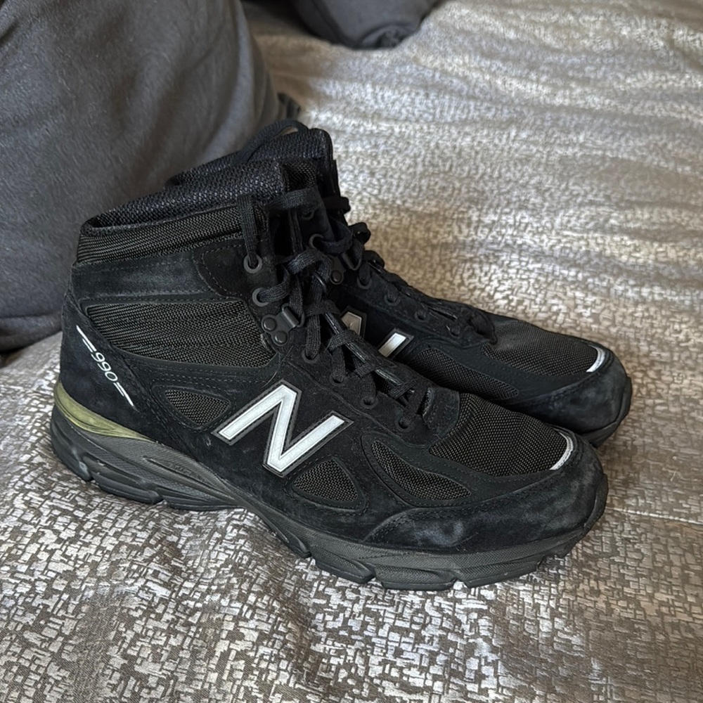 New Balance Black Athletic Shoes High-Top Design